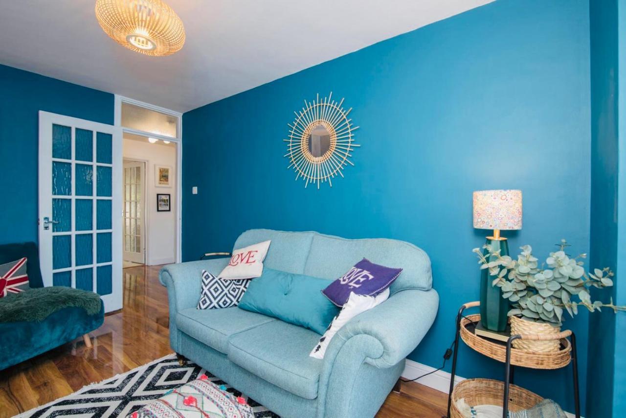 Aston Henry James Stunning One Bedroom Apartment In Royal ウィンザー エクステリア 写真