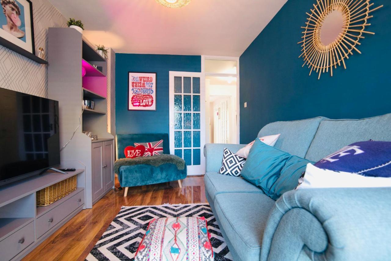 Aston Henry James Stunning One Bedroom Apartment In Royal ウィンザー エクステリア 写真