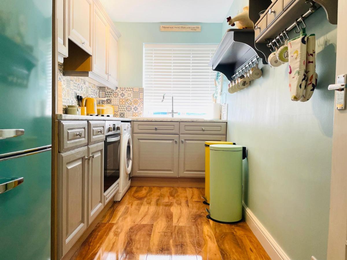 Aston Henry James Stunning One Bedroom Apartment In Royal ウィンザー エクステリア 写真