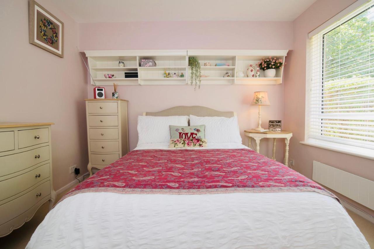 Aston Henry James Stunning One Bedroom Apartment In Royal ウィンザー エクステリア 写真