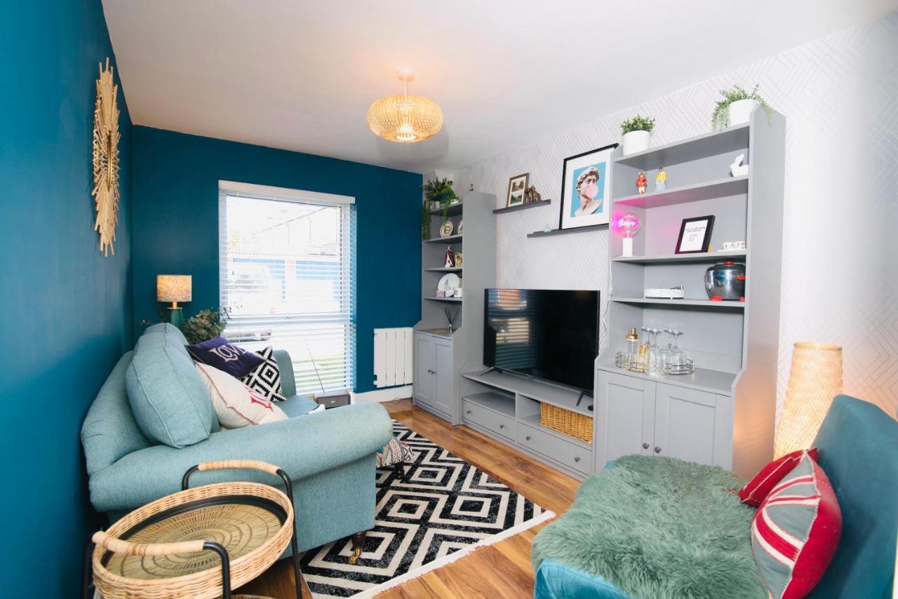 Aston Henry James Stunning One Bedroom Apartment In Royal ウィンザー エクステリア 写真